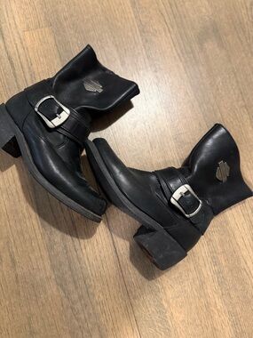 Harley Davidson Women's Black Moto Boots With Large Buckle: Size 7 1/2